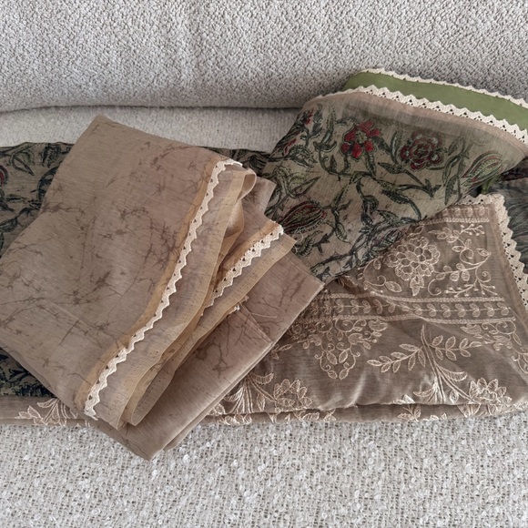 Saree - Picture 1 of 2